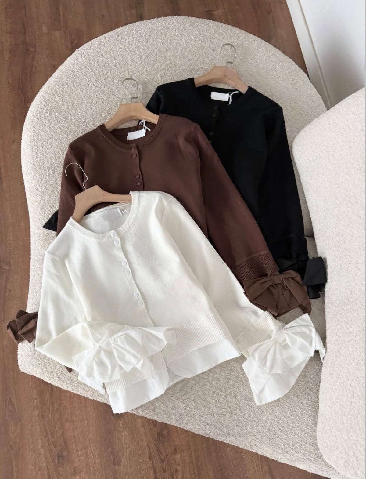 CARDIGAN BOW