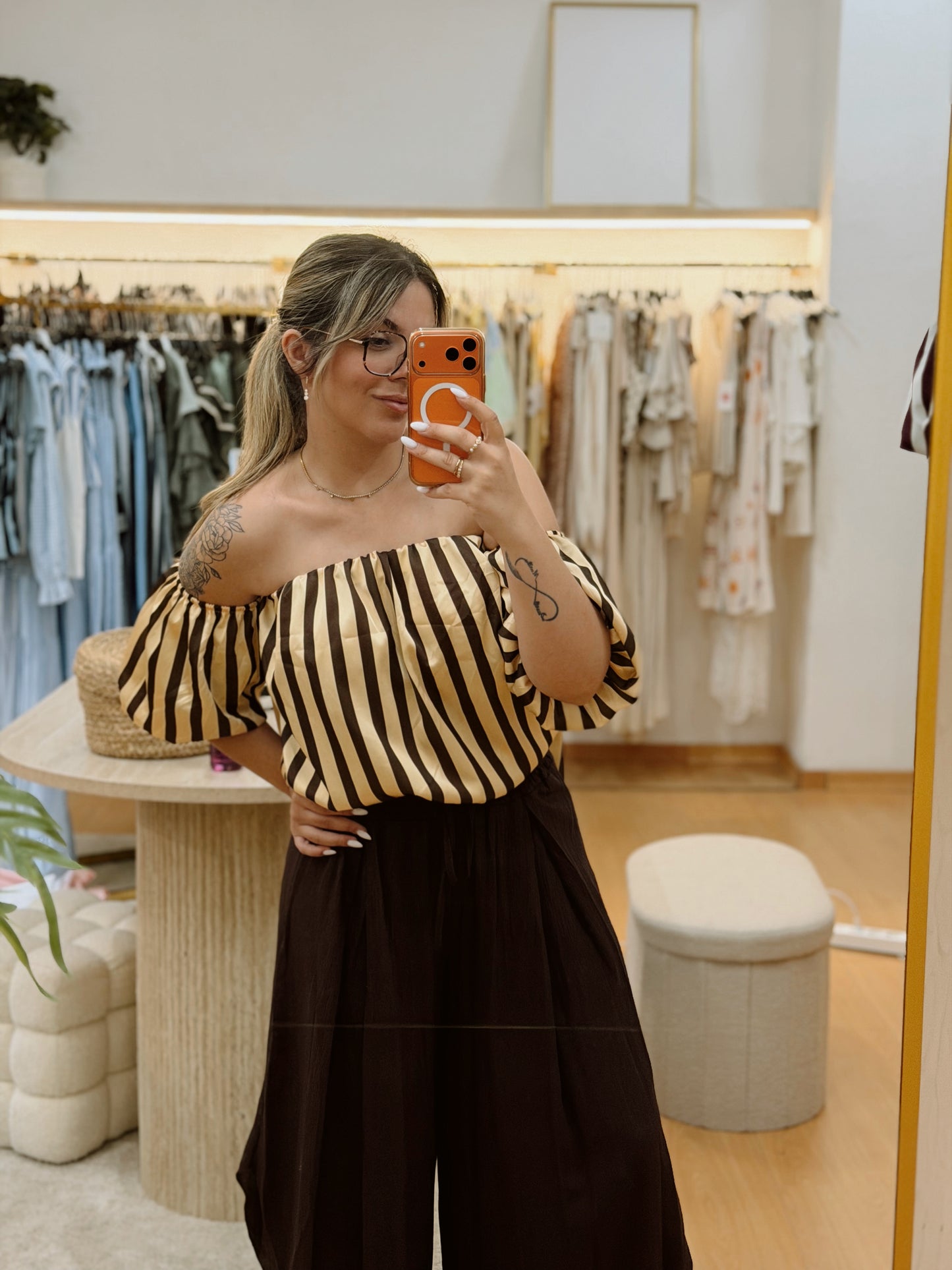 TOP EMÍLIA